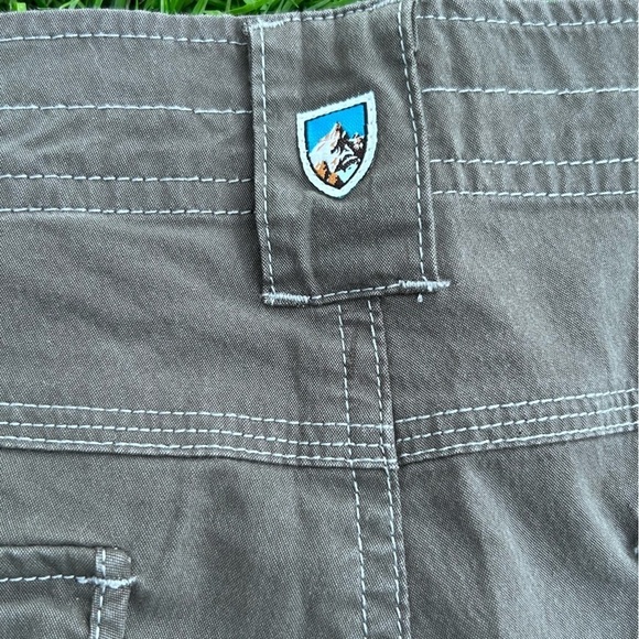 Kuhl Womens Free Range Hiking Outdoor Cargo Shorts
Gray-Green | Size 8 - Picture 6 of 6